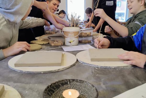 Kreativt arbejde med konfirmand ordet