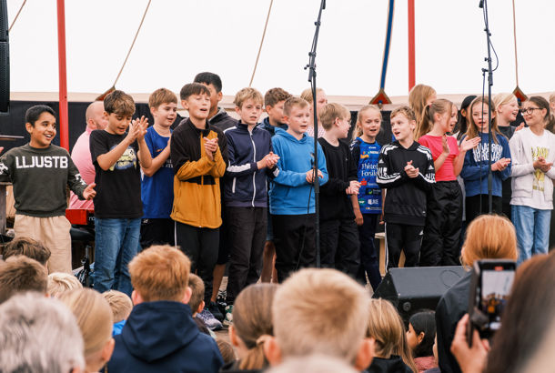 5.A fra Dueholmskolen på Kulturmødet 2024 foto af Claire Chevalley