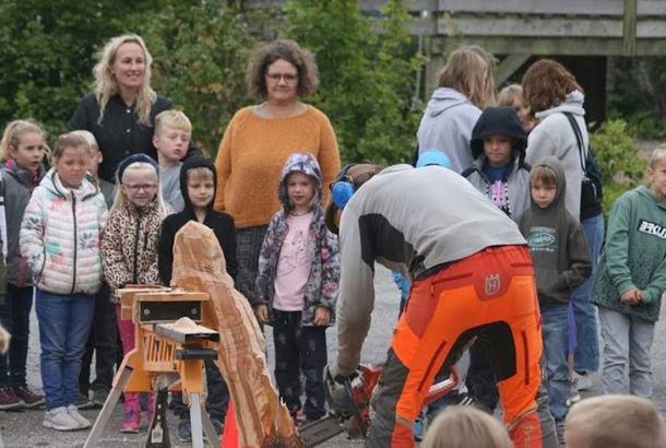 Træskulptur vækkes til live